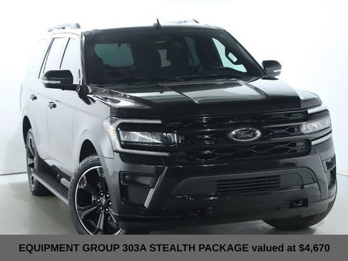 Used 2022 Ford Expedition Limited image 3