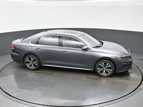 Used 2021 Volkswagen Passat 2.0T SE FWD image 35