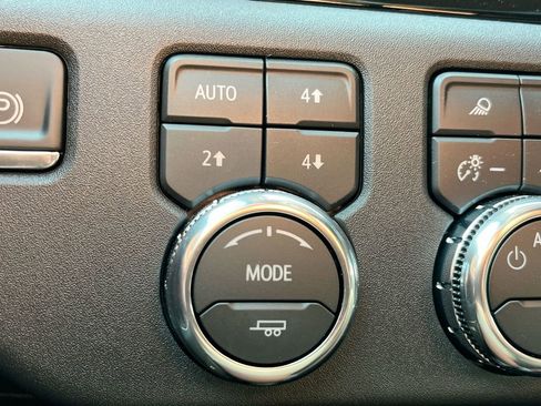 New 2026 GMC Sierra 3500 SLT AWD/4WD image 28