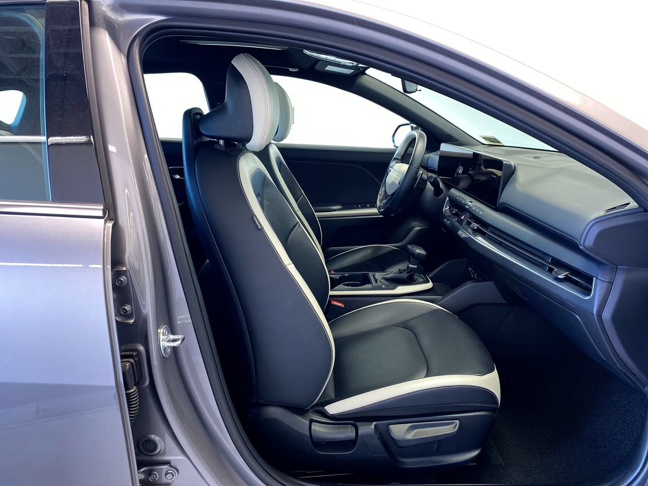 Certified 2026 Kia K4 EX w/ GT-Line Sunroof Package FWD image 28