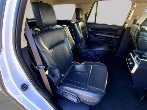 Used 2024 Ford Expedition XLT RWD image 20