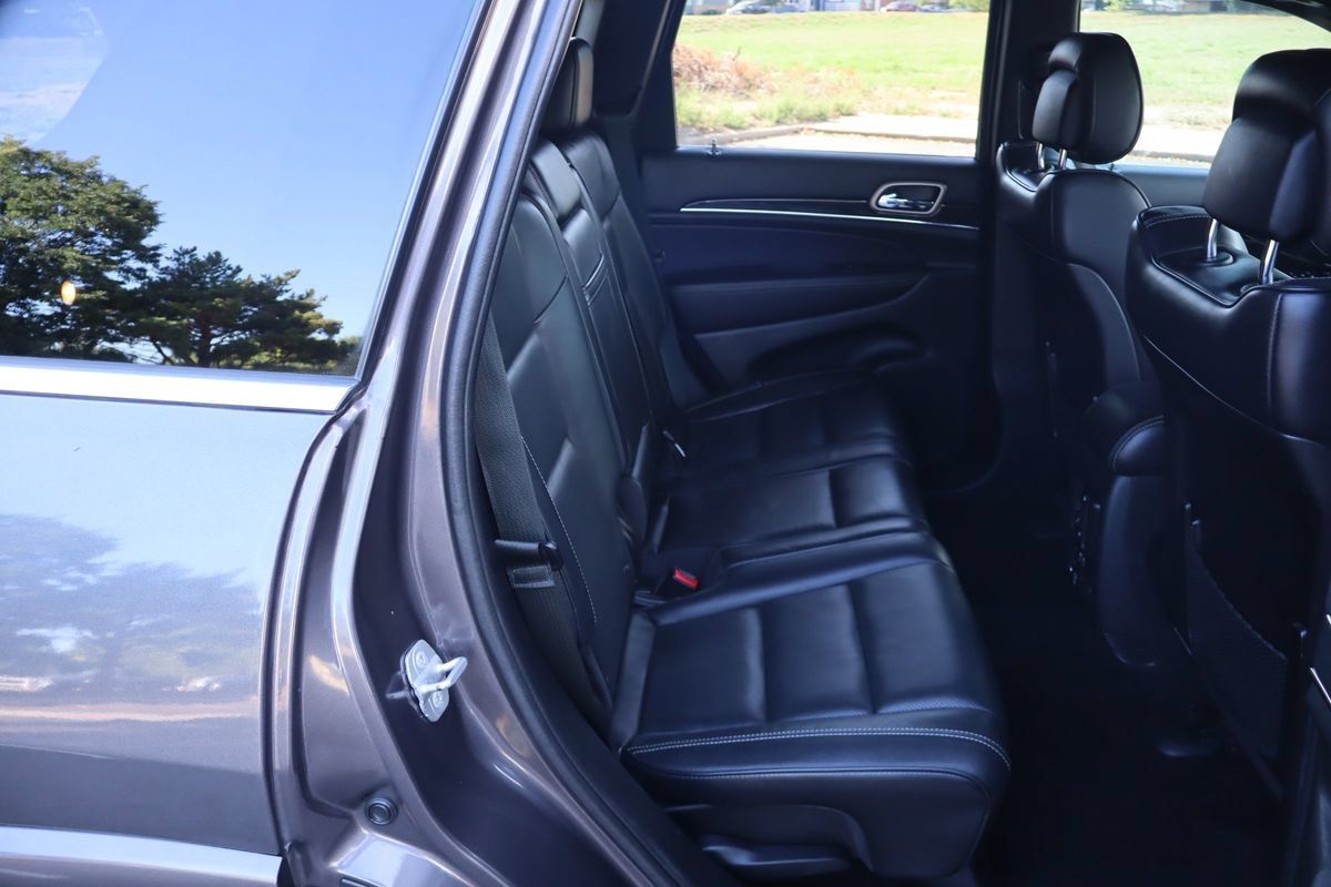 Used 2014 Jeep Grand Cherokee Overland w/ Advanced Technology Group AWD/4WD image 21