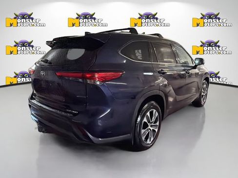 Used 2020 Toyota Highlander XLE AWD/4WD image 4