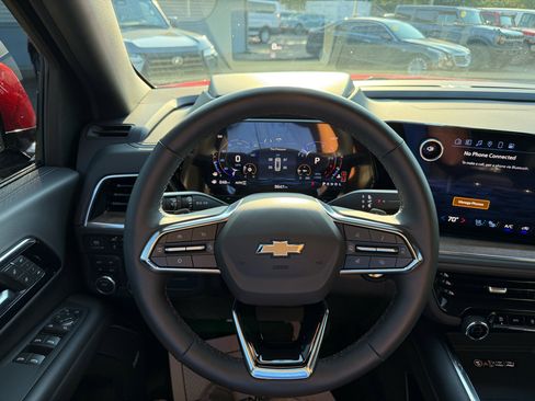 Used 2025 Chevrolet Tahoe High Country image 13