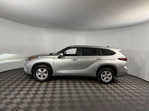 Used 2025 Toyota Highlander LE image 10