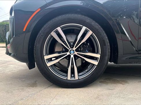 Used 2025 BMW X7 xDrive40i w/ M Sport Package AWD/4WD image 11