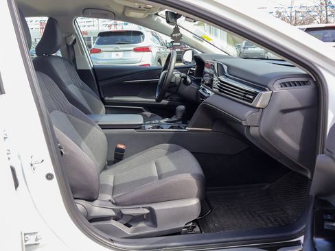 Used 2025 Toyota Camry LE w/ Convenience Package image 8