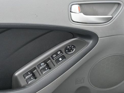 Used 2017 Kia Forte LX w/ LX Popular Package image 10