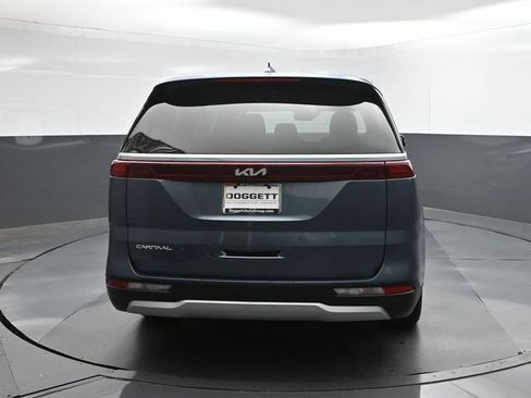 Used 2024 Kia Carnival EX FWD image 5