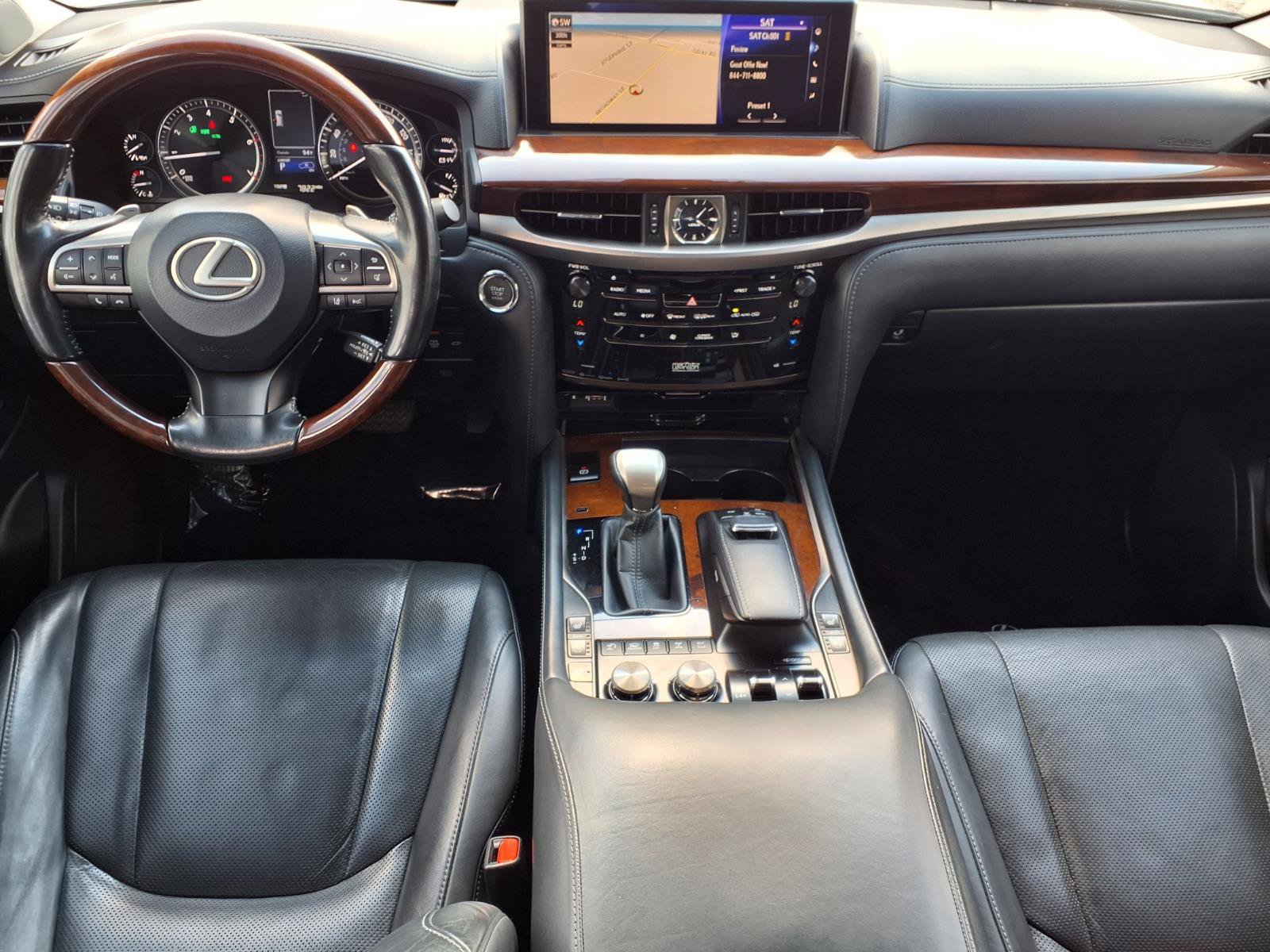 Used 2018 Lexus LX 570 4WD w/ Luxury Package image 3