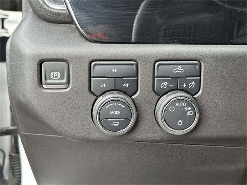 Used 2024 Chevrolet Silverado 3500 LT image 24