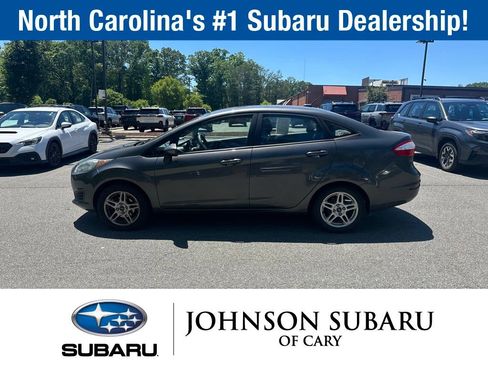Used 2017 Ford Fiesta SE FWD image 3