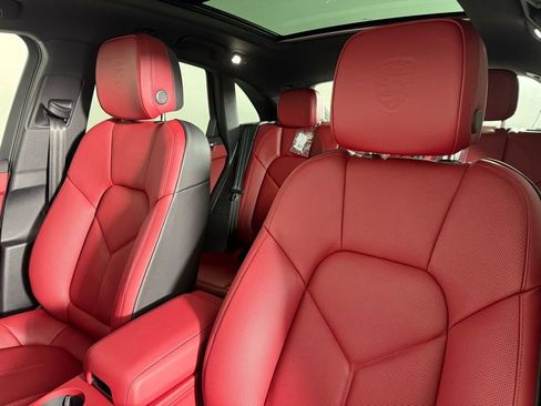 Certified 2025 Porsche Macan S image 5