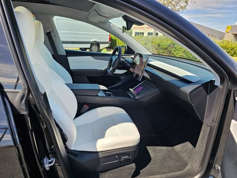 Used 2026 Tesla Model Y Long Range AWD/4WD image 34