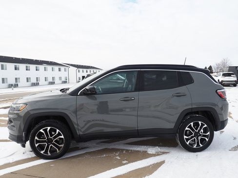 Used 2022 Jeep Compass Limited image 16