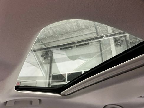 Used 2025 Nissan Sentra SR w/ SR Premium Package image 11