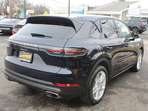 Used 2023 Porsche Cayenne image 3