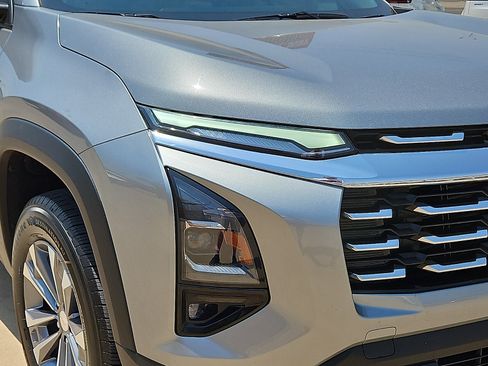 Used 2025 Chevrolet Equinox LT w/ Convenience Package II FWD image 6