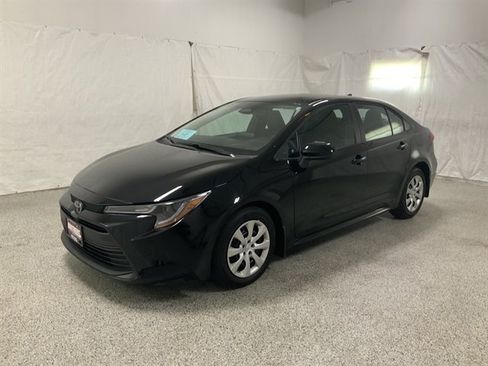 Used 2025 Toyota Corolla LE FWD image 2