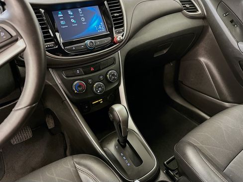 Used 2017 Chevrolet Trax LT w/ LT Convenience Package AWD/4WD image 25