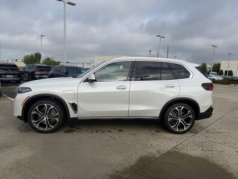 Certified 2024 BMW X5 xDrive50e w/ Premium Package AWD/4WD image 10