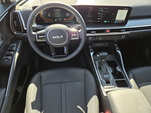 Certified 2025 Kia Sorento EX w/ Panoramic Sunroof Package FWD image 13