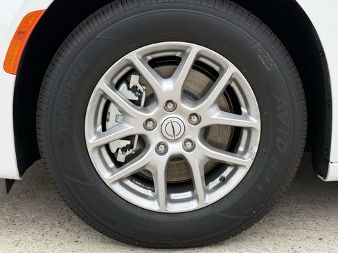 New 2026 Chrysler Voyager LX image 9