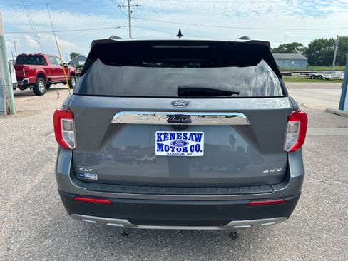 Used 2024 Ford Explorer XLT w/ Equipment Group 202A AWD/4WD image 5