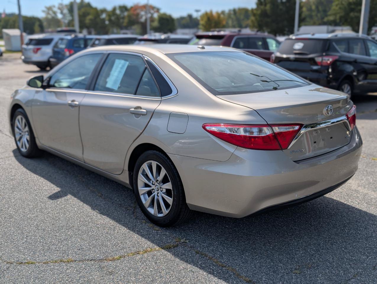 Used 2016 Toyota Camry XLE w/ Moonroof Package FWD image 3