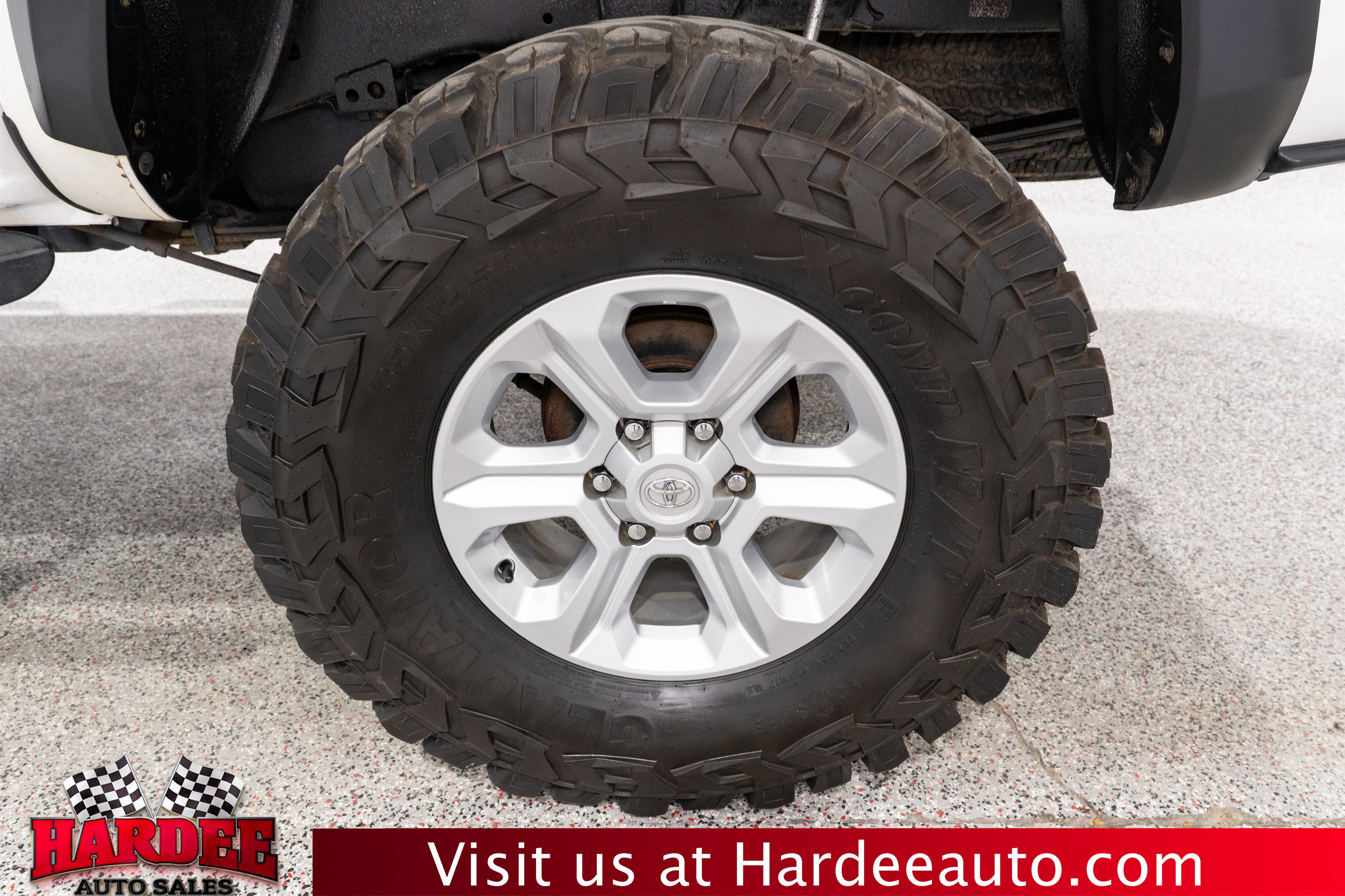 Used 2018 Toyota Tacoma TRD Off-Road AWD/4WD image 10