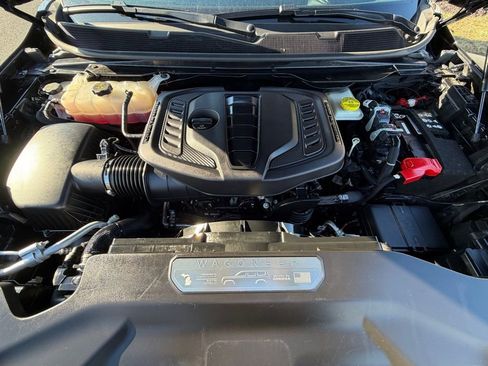 Certified 2024 Jeep Wagoneer Series III image 16