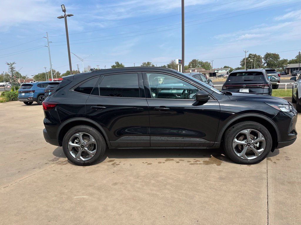 Used 2025 Ford Escape ST-Line AWD/4WD image 4