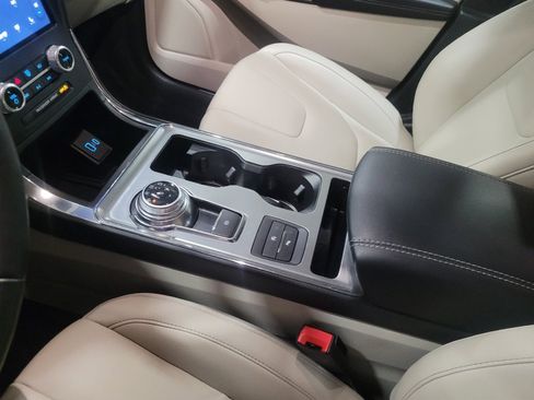 Used 2022 Ford Edge Titanium image 26