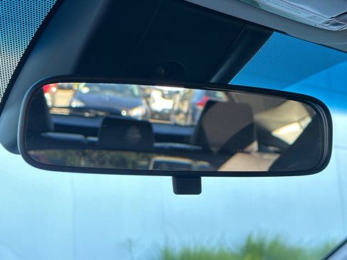 Used 2022 Toyota Venza LE image 25