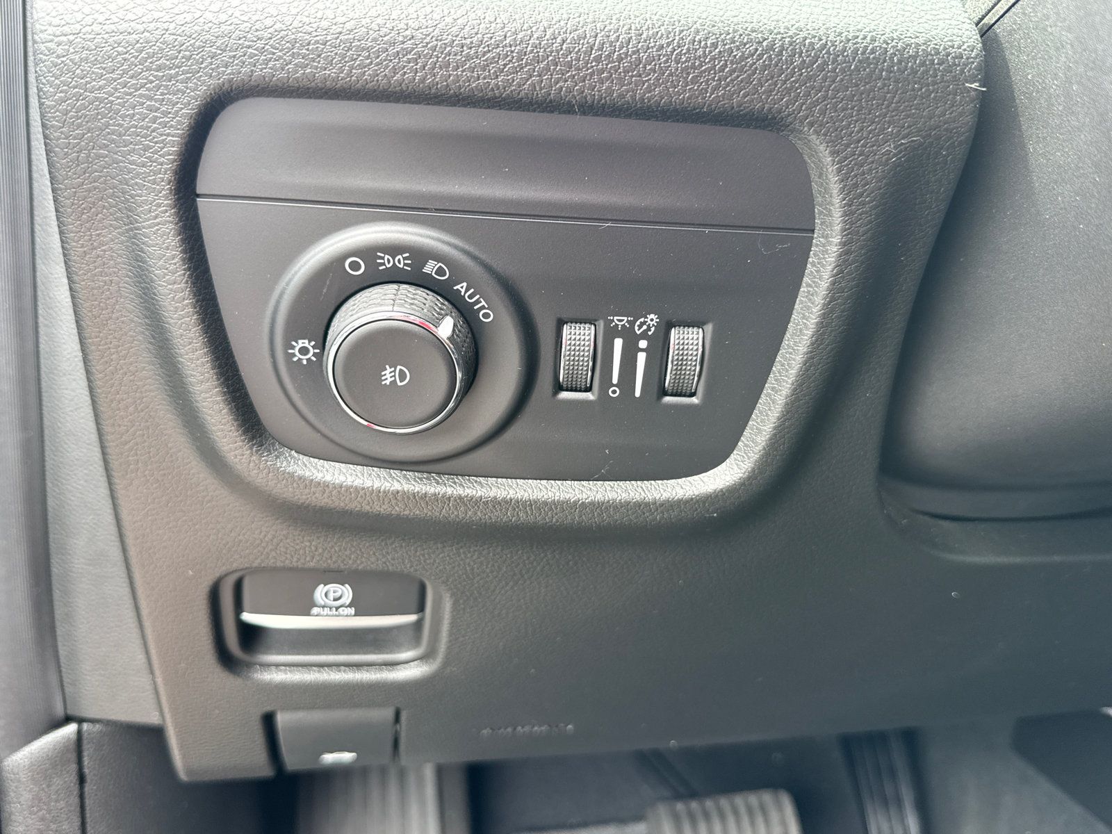 Used 2023 Jeep Grand Cherokee L Summit w/ Advanced Protech Group IV AWD/4WD image 18