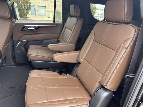 New 2026 Chevrolet Suburban High Country AWD/4WD image 16