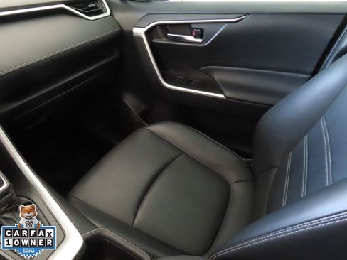 Used 2022 Toyota RAV4 XLE Premium image 20