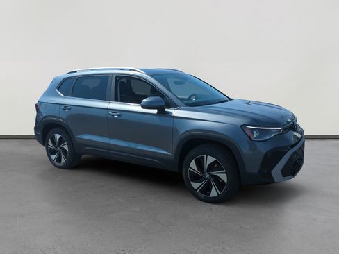 New 2025 Volkswagen Taos SE image 7