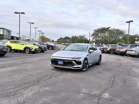 Used 2026 Hyundai Sonata SEL FWD image 2