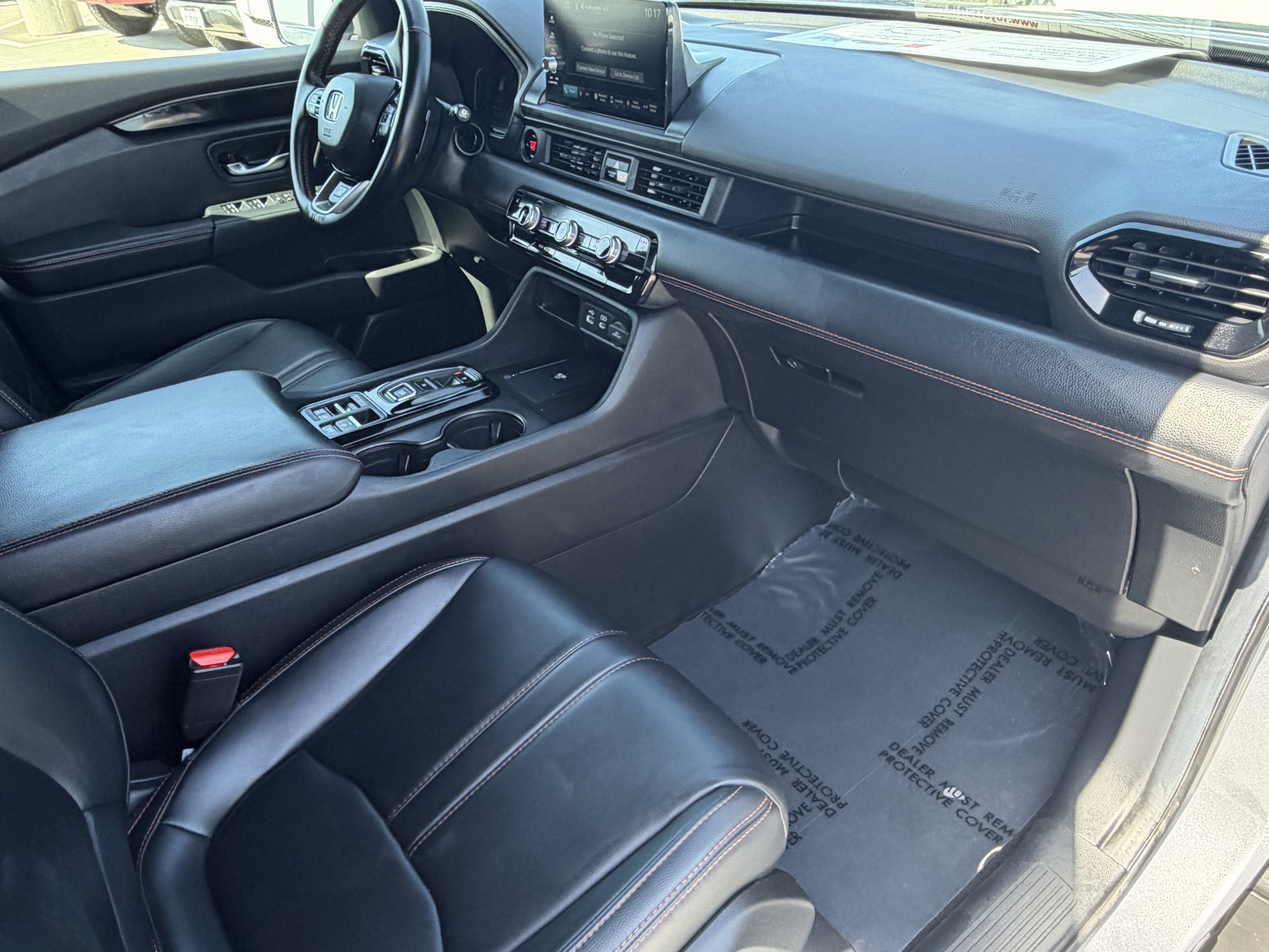 Used 2025 Honda Pilot TrailSport image 9