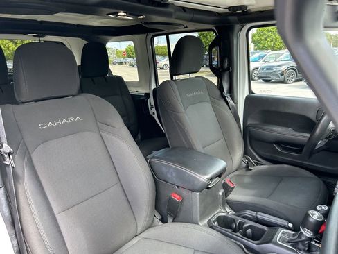 Used 2022 Jeep Wrangler Unlimited Sahara image 36