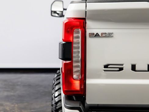 Used 2024 Ford F250 Lariat w/ Lariat Ultimate Package image 19