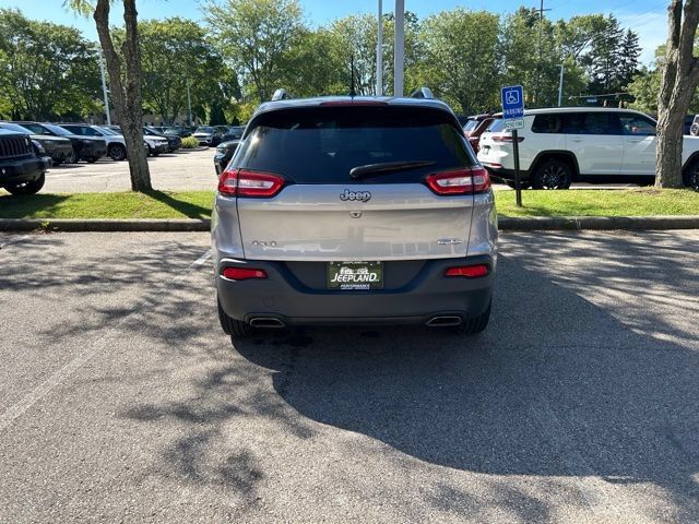 Used 2016 Jeep Cherokee Latitude w/ Cold Weather Group AWD/4WD image 10