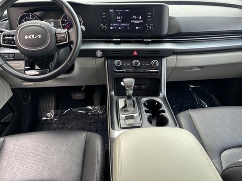Used 2022 Kia Carnival LX FWD image 14