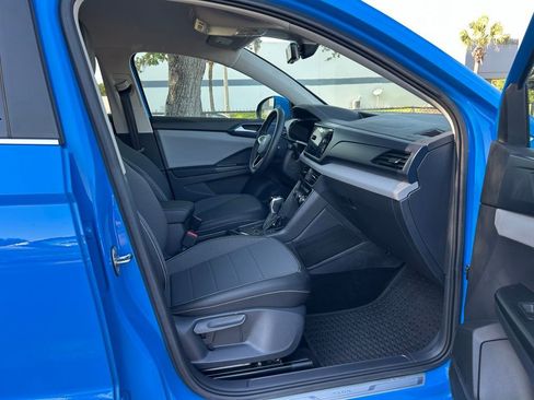 Certified 2023 Volkswagen Taos SE FWD image 43