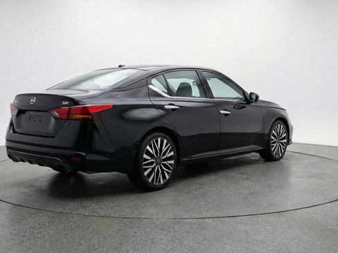 Used 2025 Nissan Altima 2.5 SV image 9