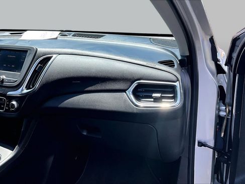 Used 2021 Chevrolet Equinox LT FWD image 18