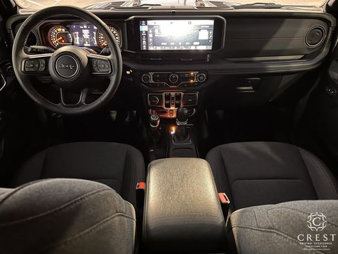 Used 2025 Jeep Wrangler Rubicon image 12