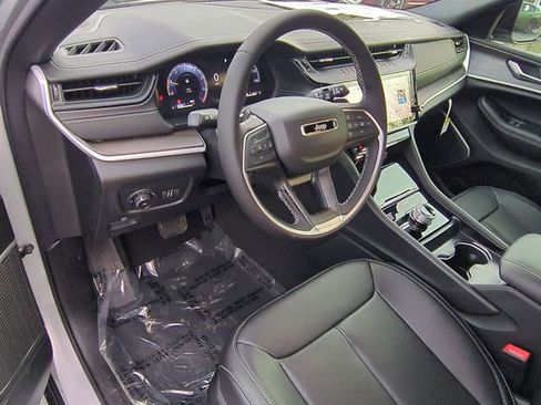 New 2026 Jeep Grand Cherokee L Limited w/ Luxury Tech Group II AWD/4WD image 12