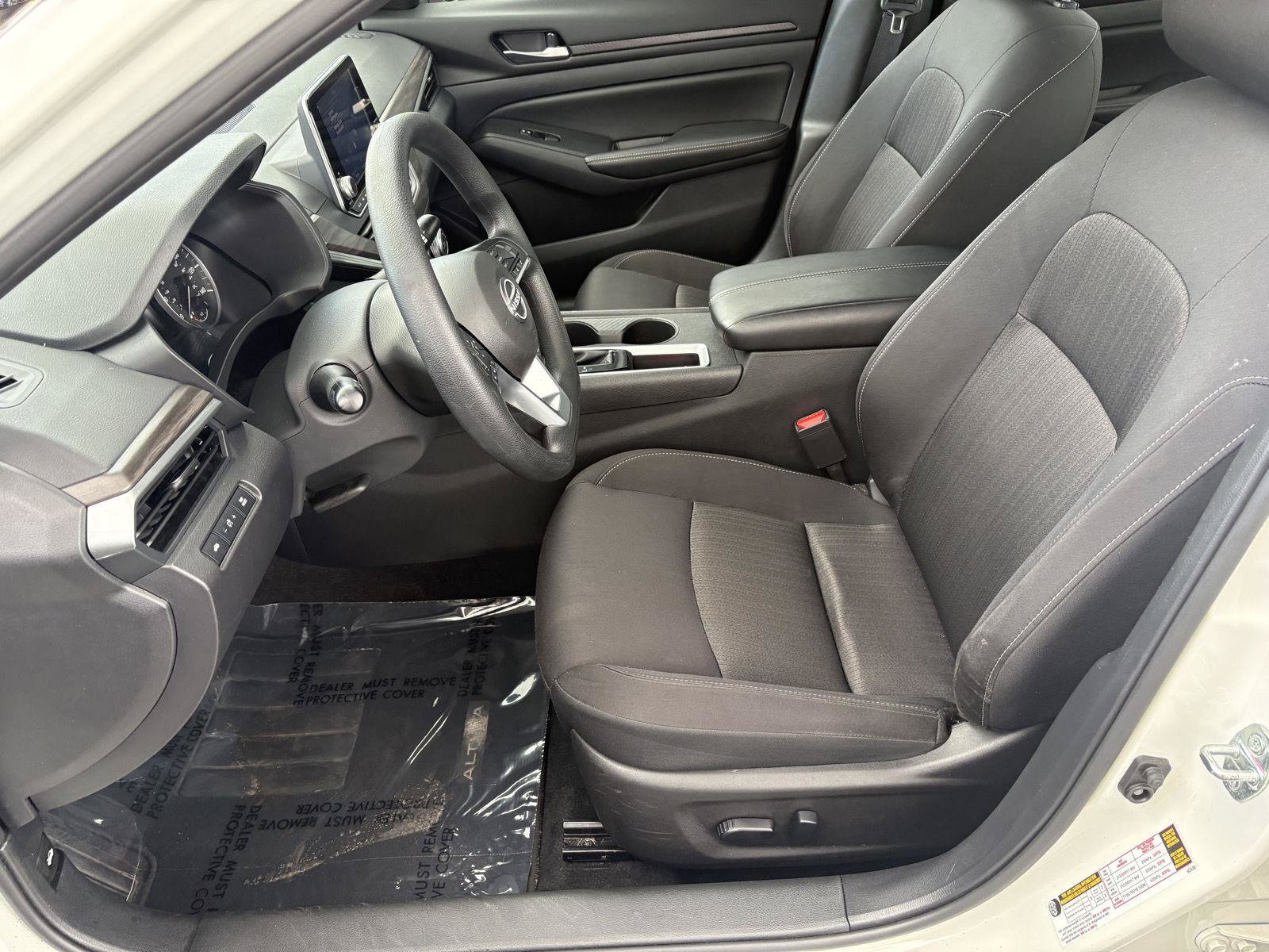 Used 2025 Nissan Altima 2.5 SV FWD image 3